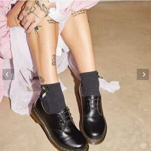 Dr. Martens 11837 Classic Oxfords Size 9